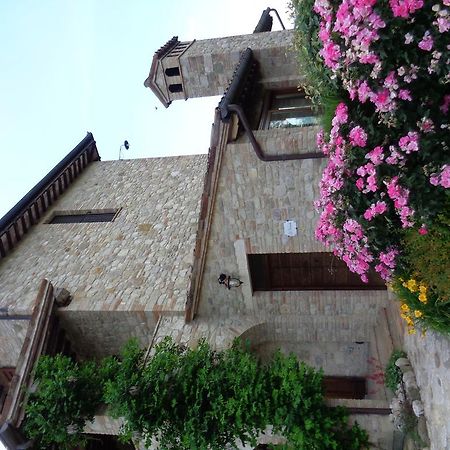 Agriturismo La Torraccia โตดี ภายนอก รูปภาพ