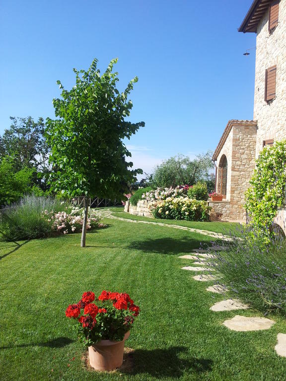 Agriturismo La Torraccia โตดี ภายนอก รูปภาพ