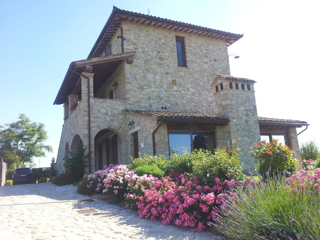 Agriturismo La Torraccia โตดี ภายนอก รูปภาพ
