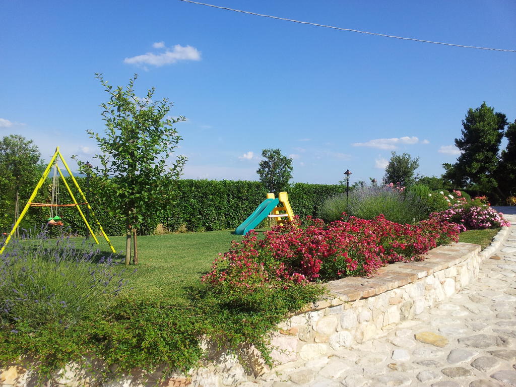 Agriturismo La Torraccia โตดี ภายนอก รูปภาพ