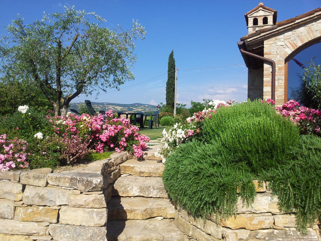 Agriturismo La Torraccia โตดี ภายนอก รูปภาพ