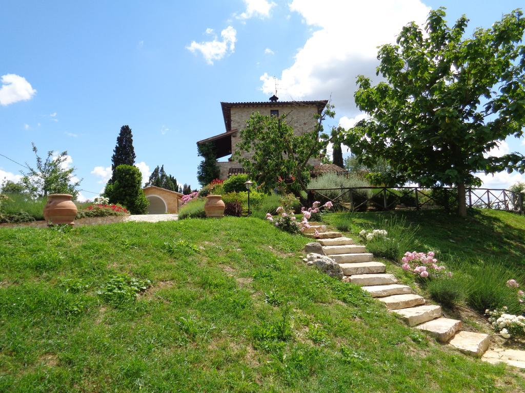 Agriturismo La Torraccia โตดี ภายนอก รูปภาพ