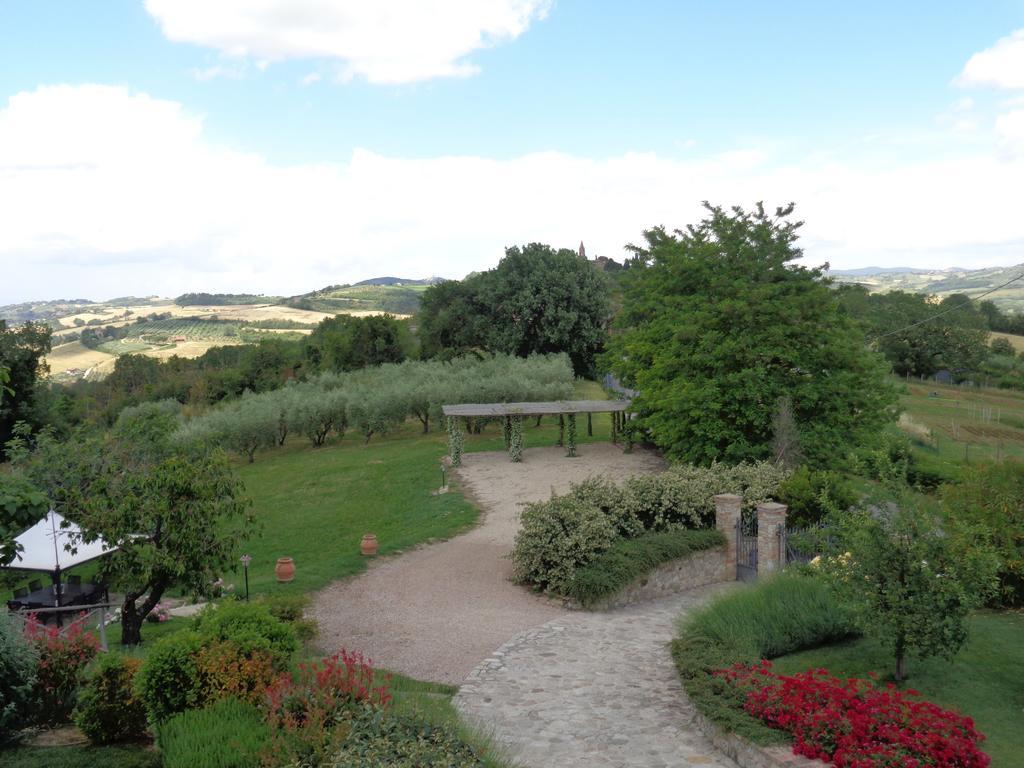 Agriturismo La Torraccia โตดี ภายนอก รูปภาพ
