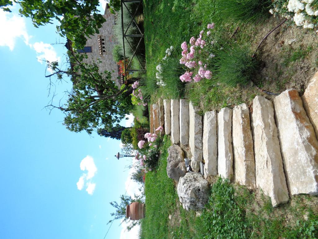 Agriturismo La Torraccia โตดี ภายนอก รูปภาพ