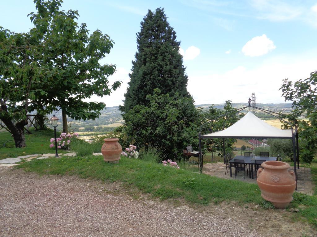Agriturismo La Torraccia โตดี ภายนอก รูปภาพ