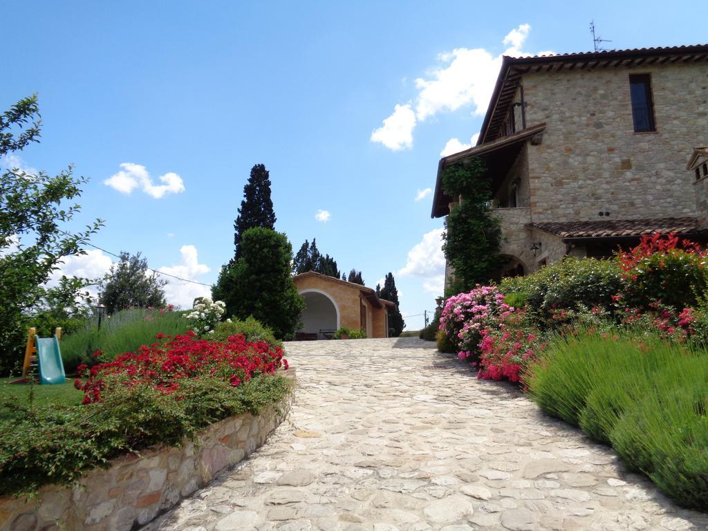 Agriturismo La Torraccia โตดี ภายนอก รูปภาพ