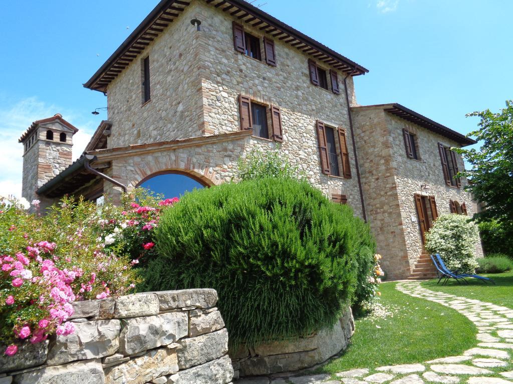 Agriturismo La Torraccia โตดี ภายนอก รูปภาพ