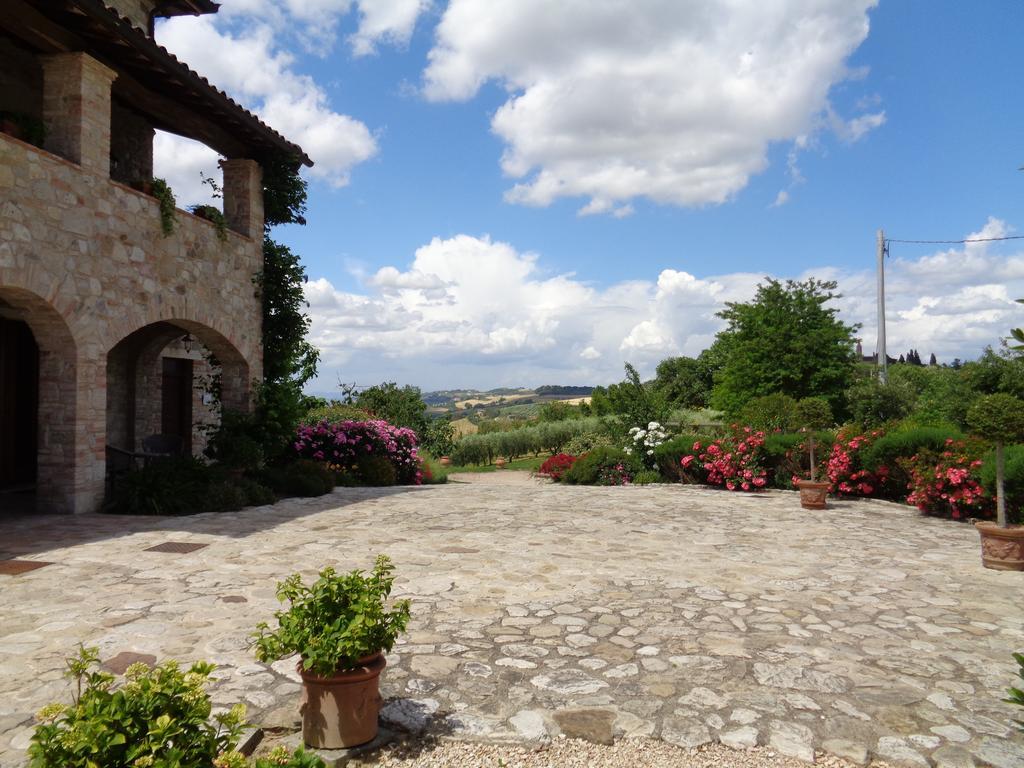 Agriturismo La Torraccia โตดี ภายนอก รูปภาพ