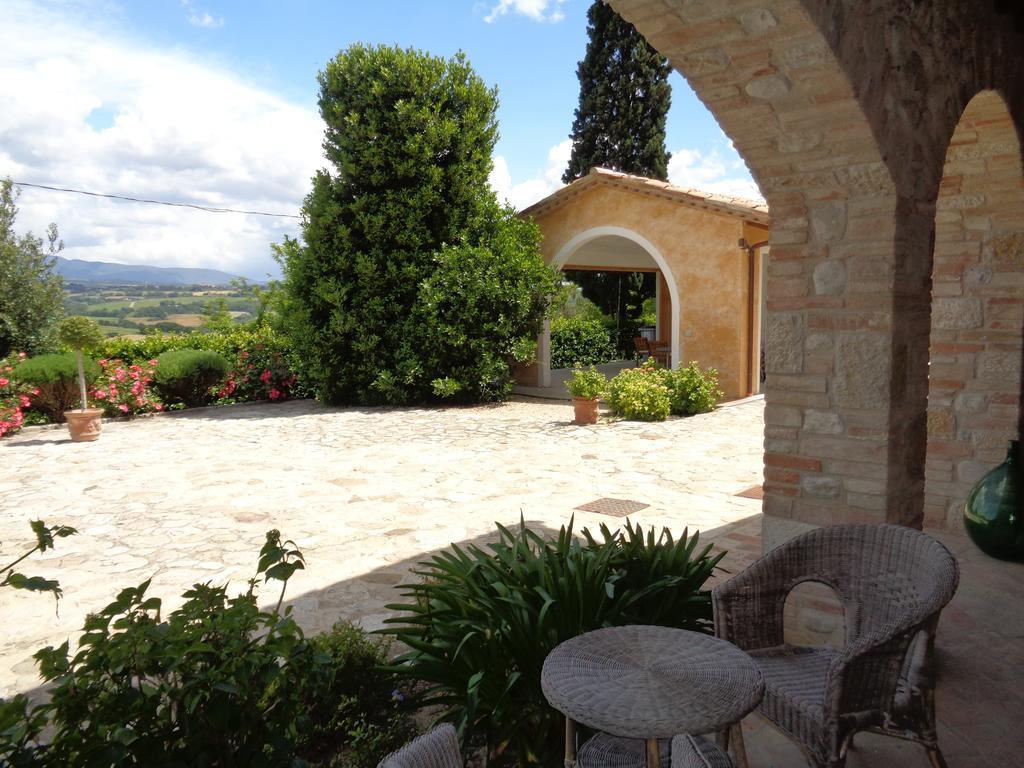 Agriturismo La Torraccia โตดี ภายนอก รูปภาพ