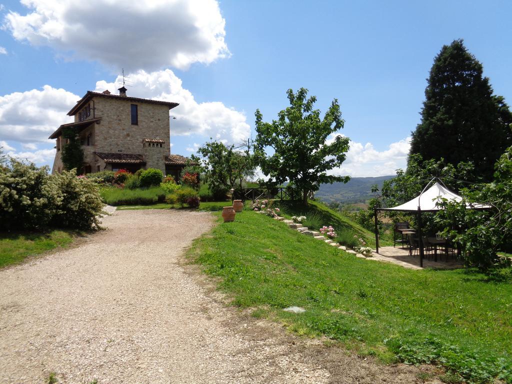 Agriturismo La Torraccia โตดี ภายนอก รูปภาพ